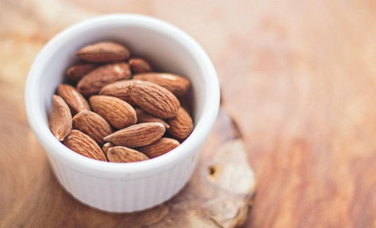 10 Ideas For Healthy Snacking at Your Desk - EFFYDESK