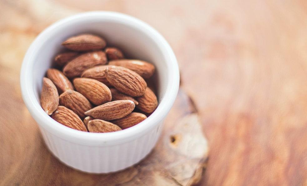 10 Ideas For Healthy Snacking at Your Desk - EFFYDESK