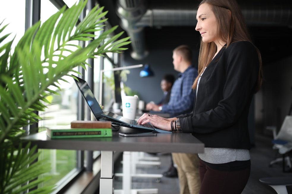 5 Benefits of Standing Desks if you have Arthritis