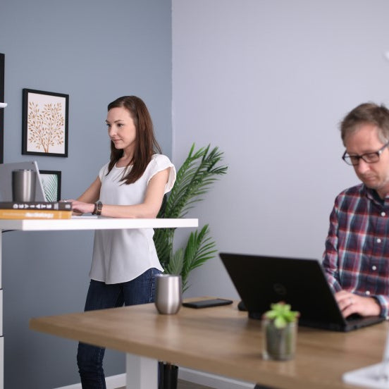Standing Desks vs Sitting Desks: 5 Key Differences